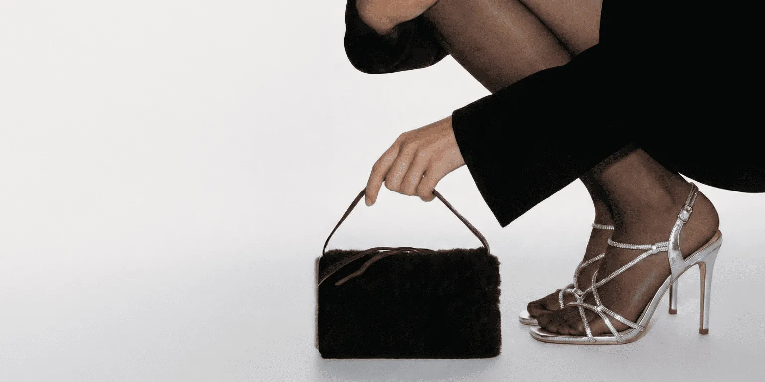 Rajstopy do sandałów i butów wieczorowych – modowe faux pas czy hit karnawału 2026? Przewodnik stylu