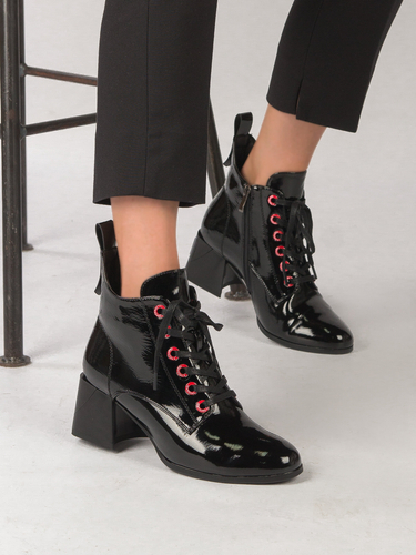 D&A Women's boots ankle boots black lacquered