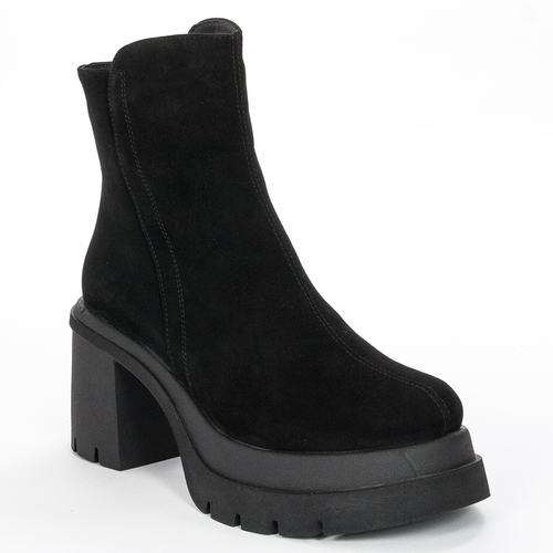 Leather Boccato boots on the Black post