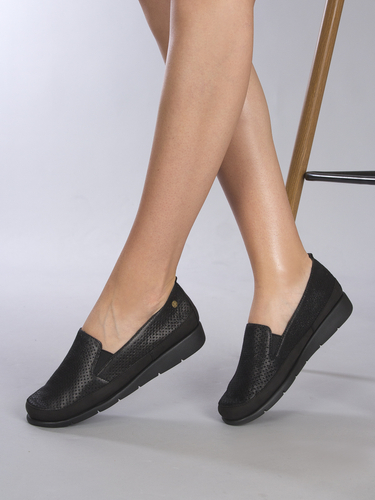 Maciejka Black Leather Low Shoes