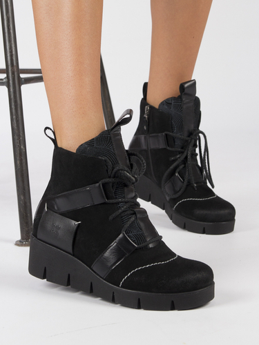 Maciejka Black women's Lace-Up Boots