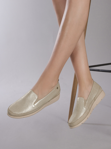 Maciejka Gold Leather Low Shoes