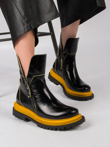 Maciejka Women's Black and Yellow Leather Boots