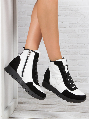 AGA Women's Black & White boots