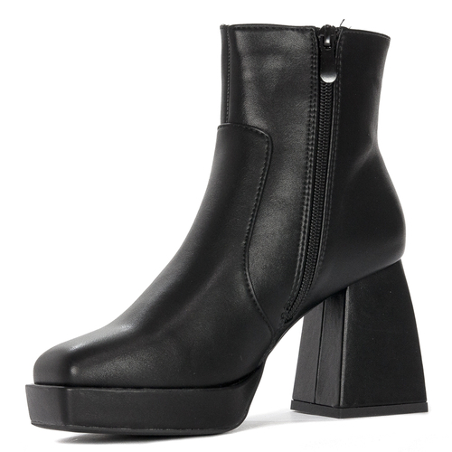Black high-heeled women's boots