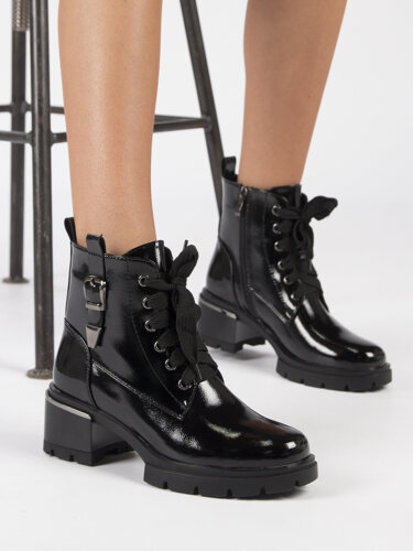 D&A Women's Ankle Boots Black Lacquered