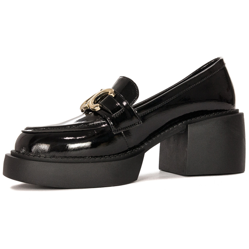 D&A Women's shoes on the platform black lacquer