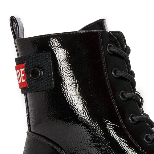 D&A Women's warmed lacquered Black Ankle boots