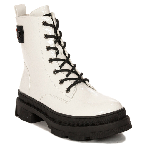 D&A Women's warmed lacquered White Ankle boots