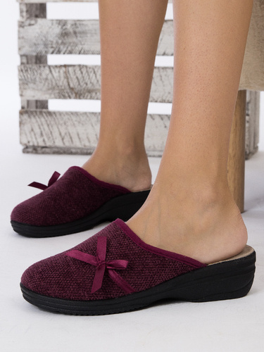 Inblu Women's Burgundy slippers