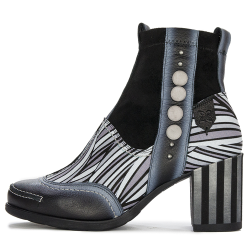 Maciejka 06117-11/00-7 White + Black Boots