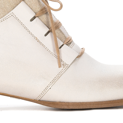 Maciejka Light Beige Lace-up Boots