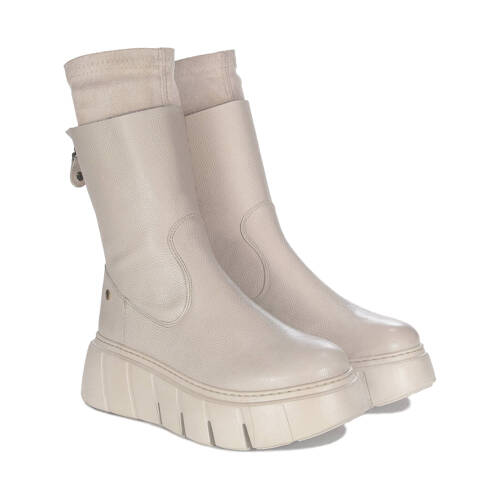 Maciejka Platform Beige Boots