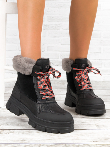 UGG W Ashton Addie Black Boots