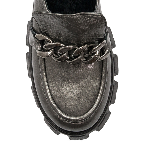Venezia Women's shoes, loafers, leather lacquer with a chain Silver