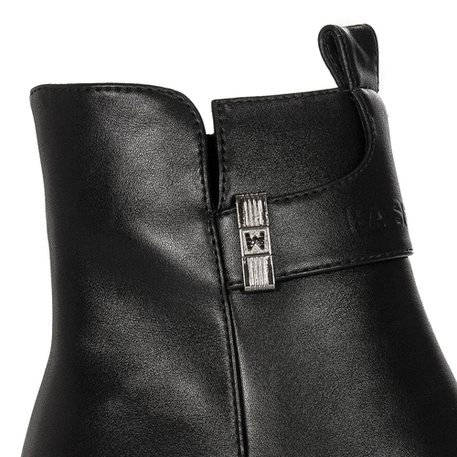 Women's Filippo boots on a black insulated post