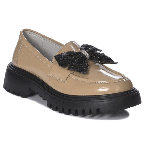 Women's leather shoes Artiker on the Beige platform