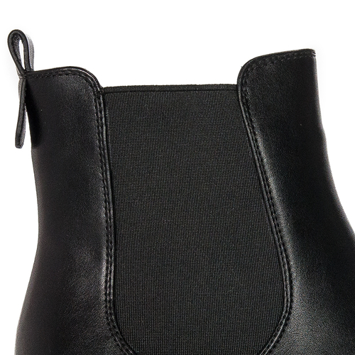 Women's Filippo boots on a black insulated post