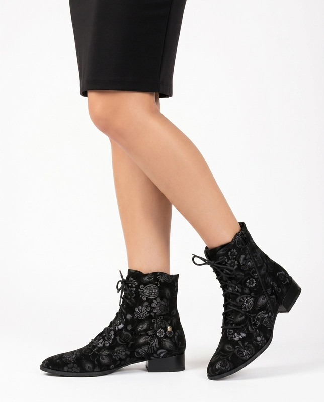 Maciejka Fashionable Leather Boots Floral Pattern Black 06391-01/00-1