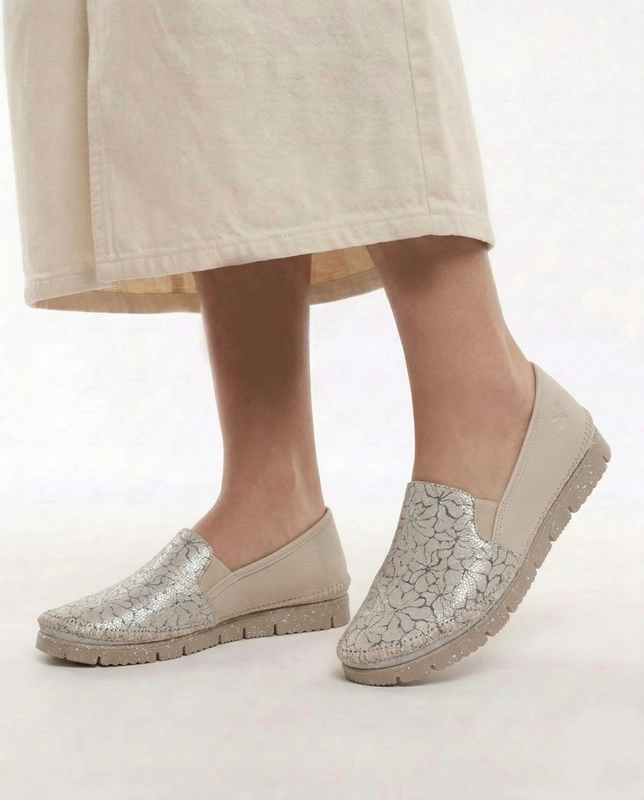 Maciejka Skórzane Wygodne Półbuty Slip-On z Kwiatowym Wzorem Beżowe 03512-69/00-0