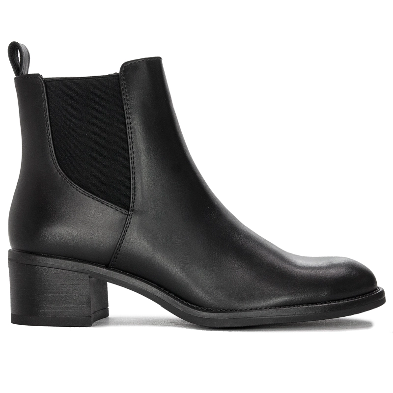 Black boots Sergio Leone insulated on the post