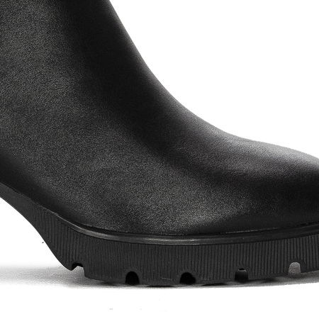 Women's Filippo boots on a black insulated post