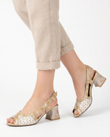 Maciejka Elegant Leather Open Toe Sandals On A Block Heel Yellow 06825-07/00-1