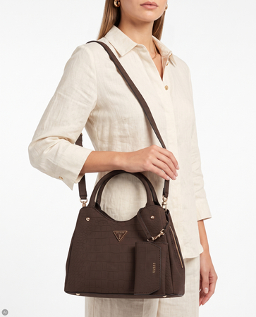 Guess Elegancka Torebka Damska Kuferek Z Fakturą Krokodyla Ciemnobrązowa CG230622-ESPRESSO