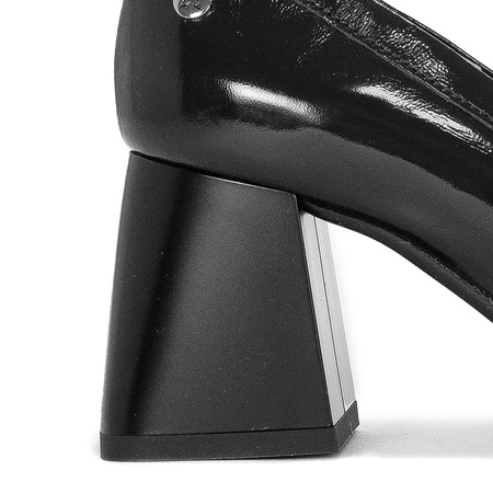 Maciejka Women's Patent Leather Heeled Shoes Black 05672-01/00-1