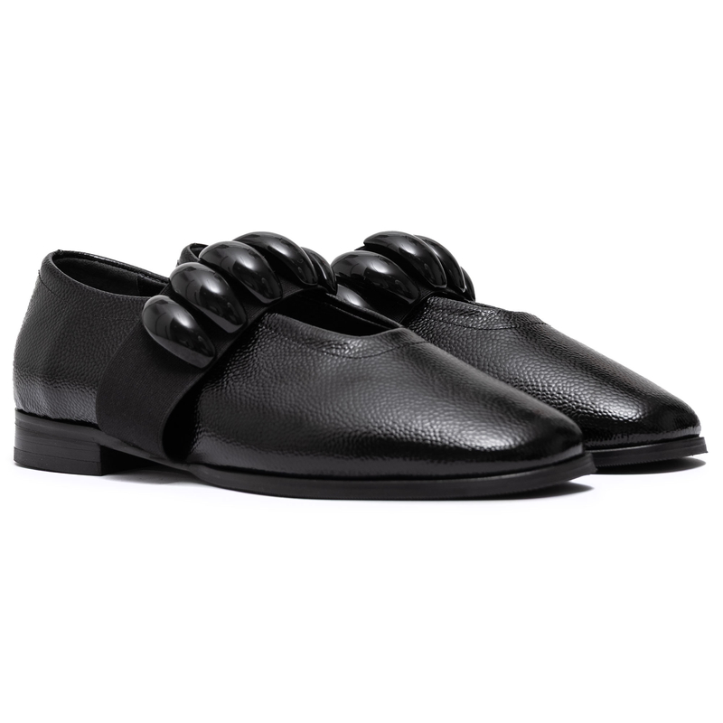 Boccato Skórzane Lakierowane Półbuty Damskie Wsuwane z Ozdobnym Paskiem Czarne 728-826-BLACK