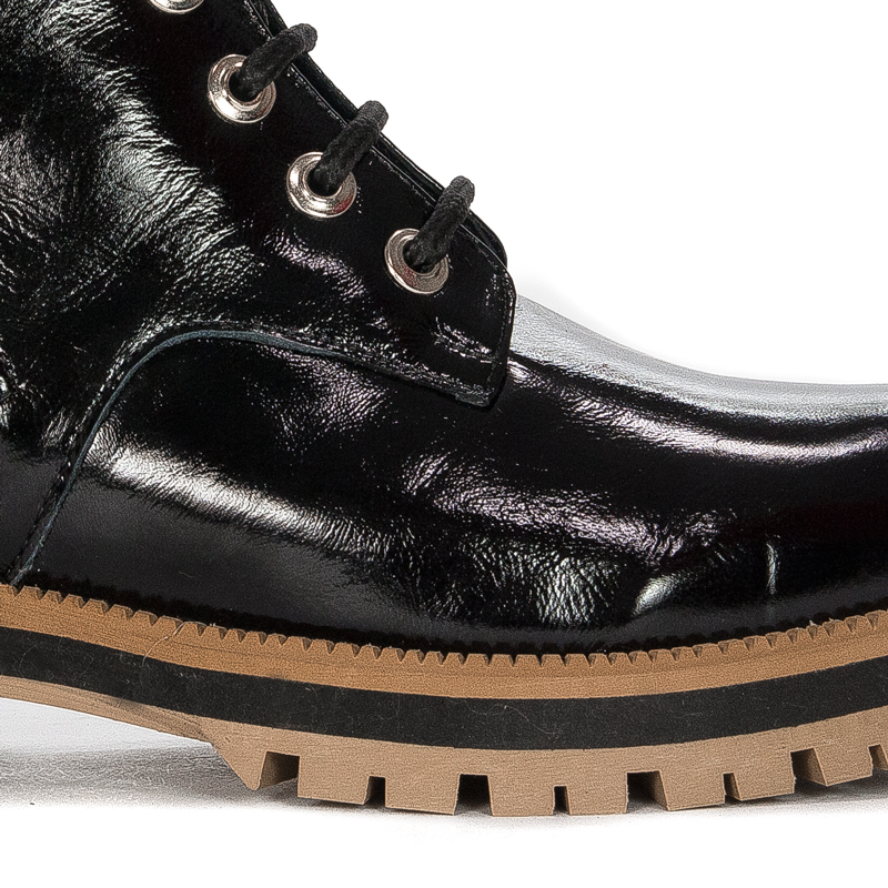 Artiker Women's black lacquered leather boots