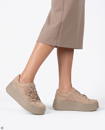 Filippo Zamszowe Sneakersy Damskie Z Kwiatami Na Platformie Beżowe DP7987/26 BE