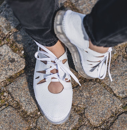Maciejka 04449-21-00-5 White Flat Shoes