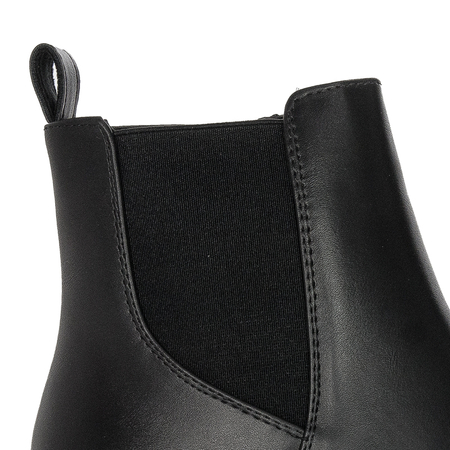 Black boots Sergio Leone insulated on the post