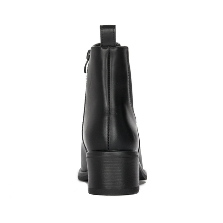Black boots Sergio Leone insulated on the post