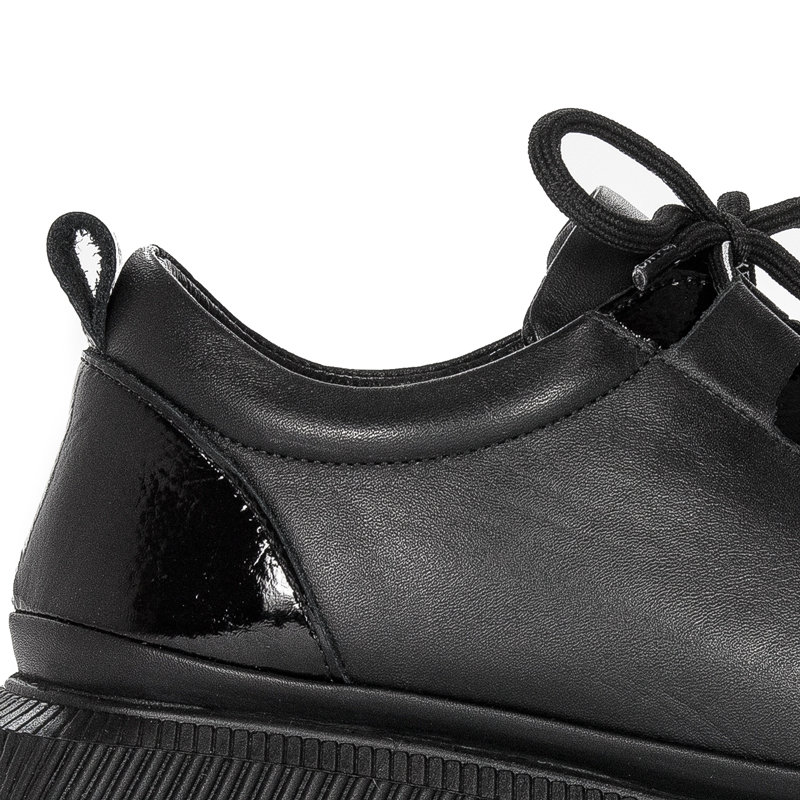 Artiker Women's black low shoes on the platform