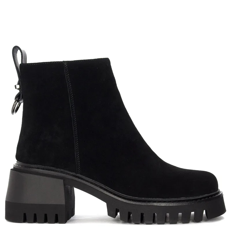 Artiker Women's black warmed velor leather boots