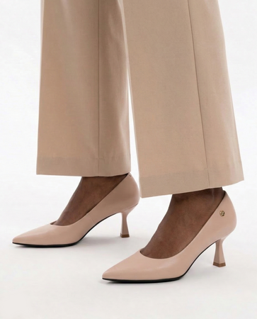 Maciejka Leather Pumps Pointed-Toe Kitten Heel 7 cm Beige K7527-28/00-1