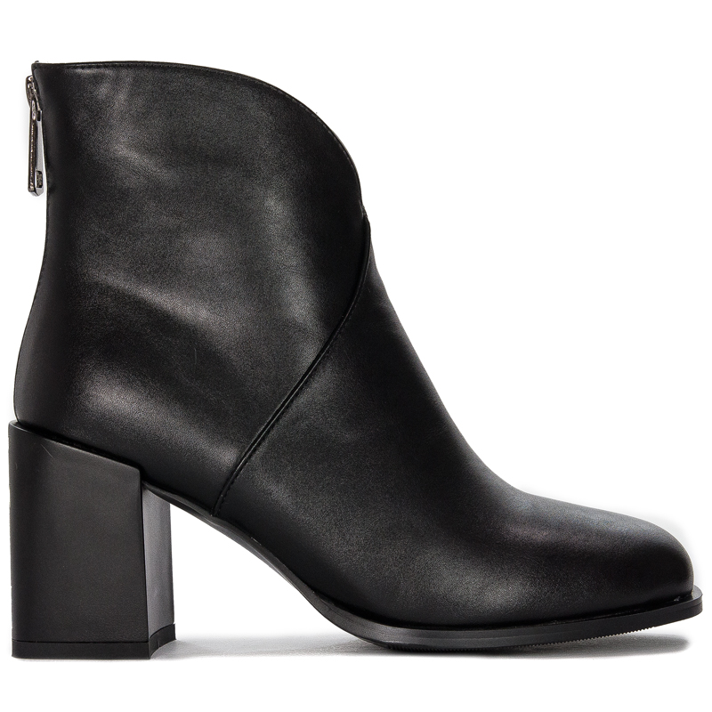 Filippo Black women's insulated boots on a post