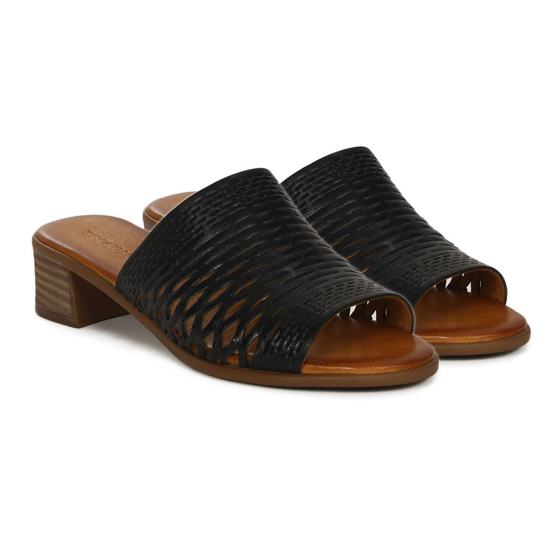 T. Sokolski Women's leather flip-flops Black