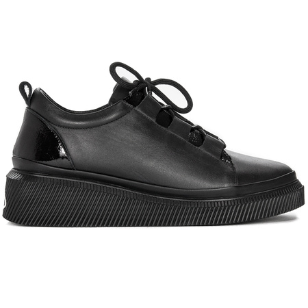 Artiker Women's black low shoes on the platform