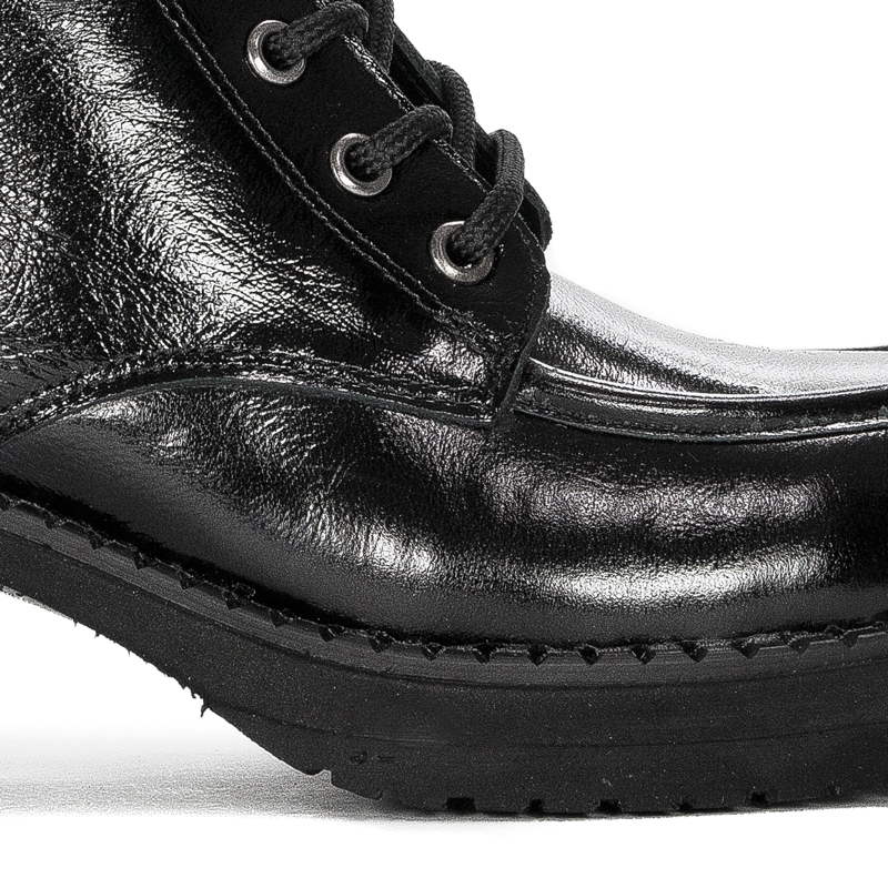 Boccato Women's leather ankle boots on a black post