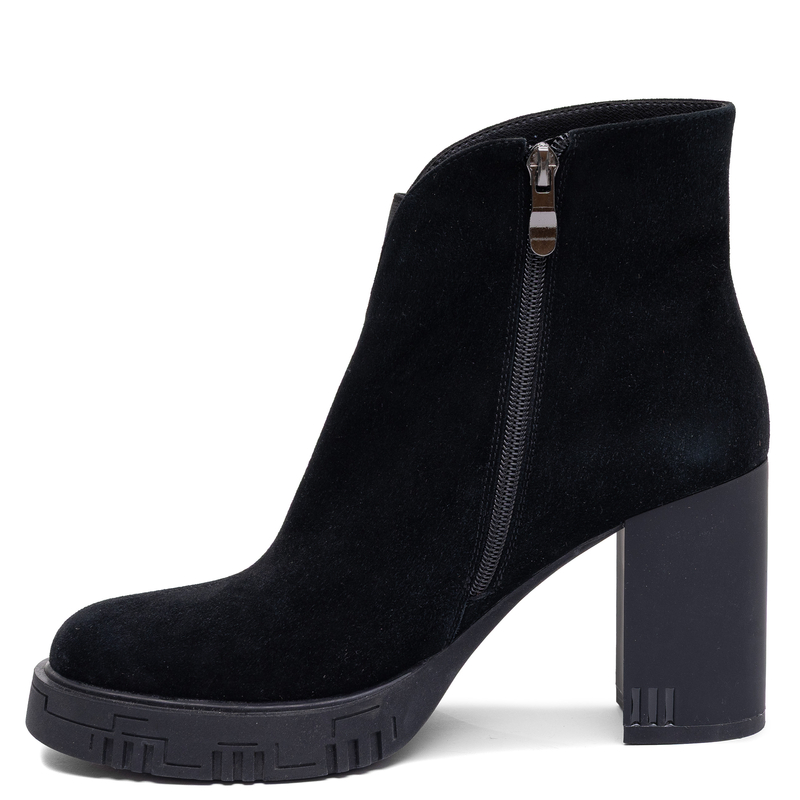 Maciejka Black Suede Women's Ankle Boots K7700-01/00-7