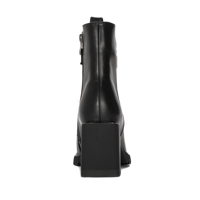 Women's Filippo boots on a black insulated post