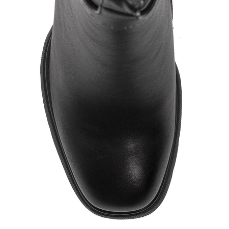 Women's Filippo boots on a black insulated post