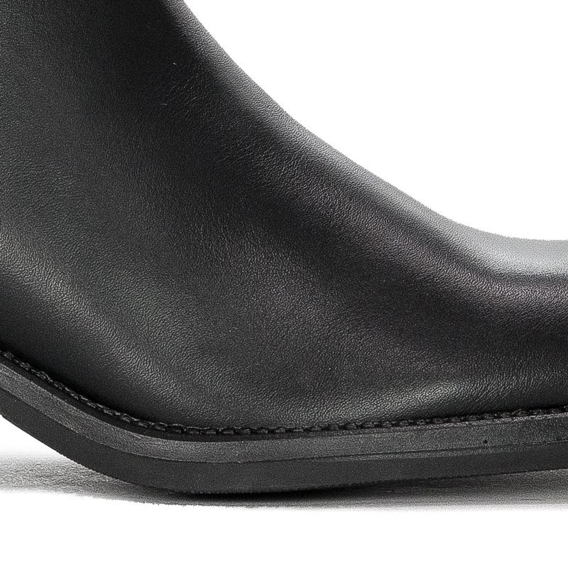 Black boots Sergio Leone insulated on the post