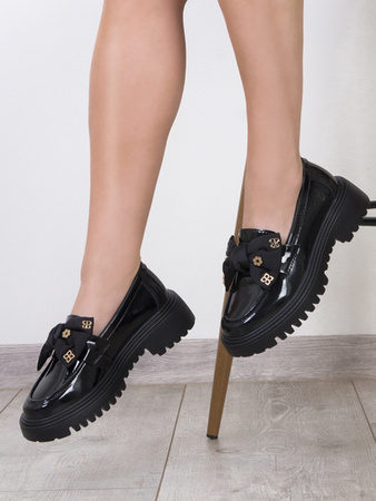 Women's Black leather shoes Artiker on the platform