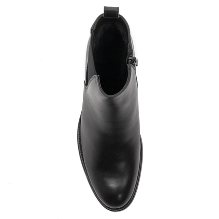 Black boots Sergio Leone insulated on the post