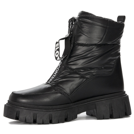 Women's snow boots on the platform Black insulated black