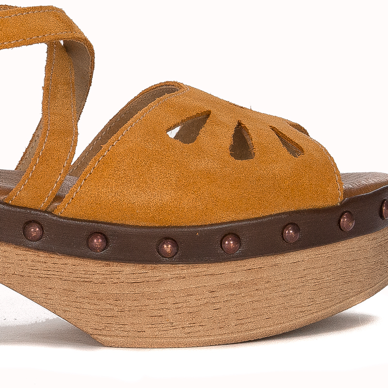 Maciejka women's Yellow velor Sandals